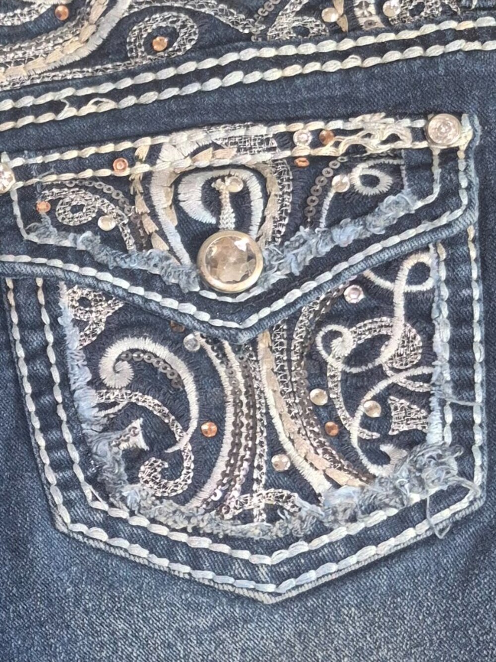 Arizona Jeans Company Bling Jeans, flared cuffs, size 16.5  28" Waist - Picture 13 of 16